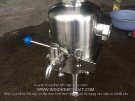 Gia công bồn inox có độ bóng mờ hairline bề mặt, công nghệ CHLB Đức. Làm khung inox vàng đồng